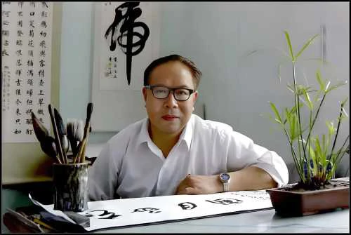 任政老师的照片，单击鼠标查看大图！